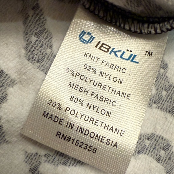 IBKUL Doreen Print Long Sleeve Mock Neck Top -Black and White Size Medium UPF50 - Picture 7 of 8